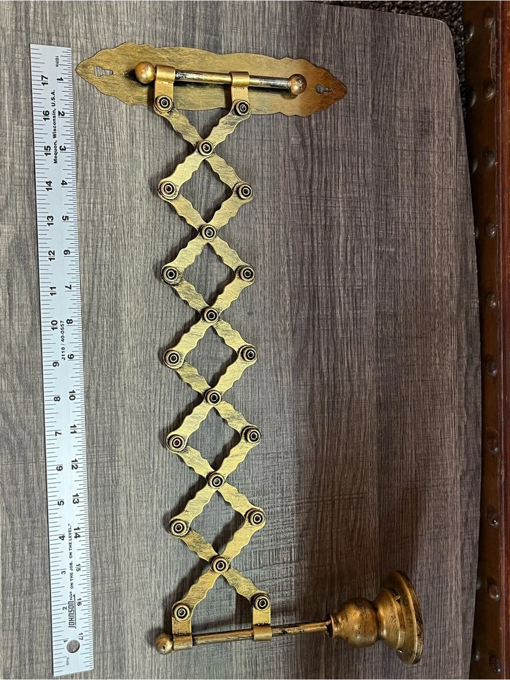 Antique-Style Gold Brushed Expandable Rotating Wall Sconce. Read description